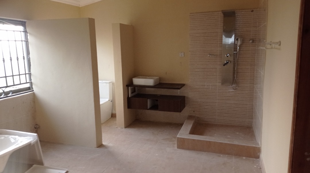 5-Bedroom Home For Sale in Aburi