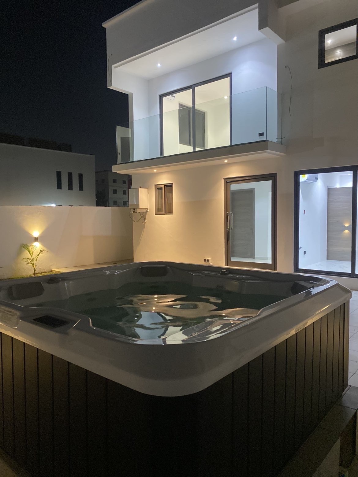 Elegant 4-bedroom House: Space, Style & Comfort