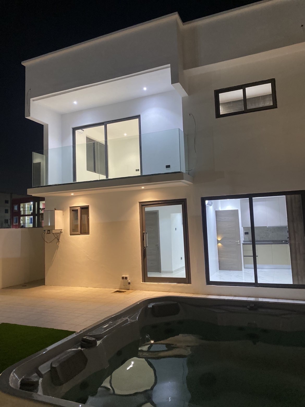 Elegant 4-bedroom House: Space, Style & Comfort