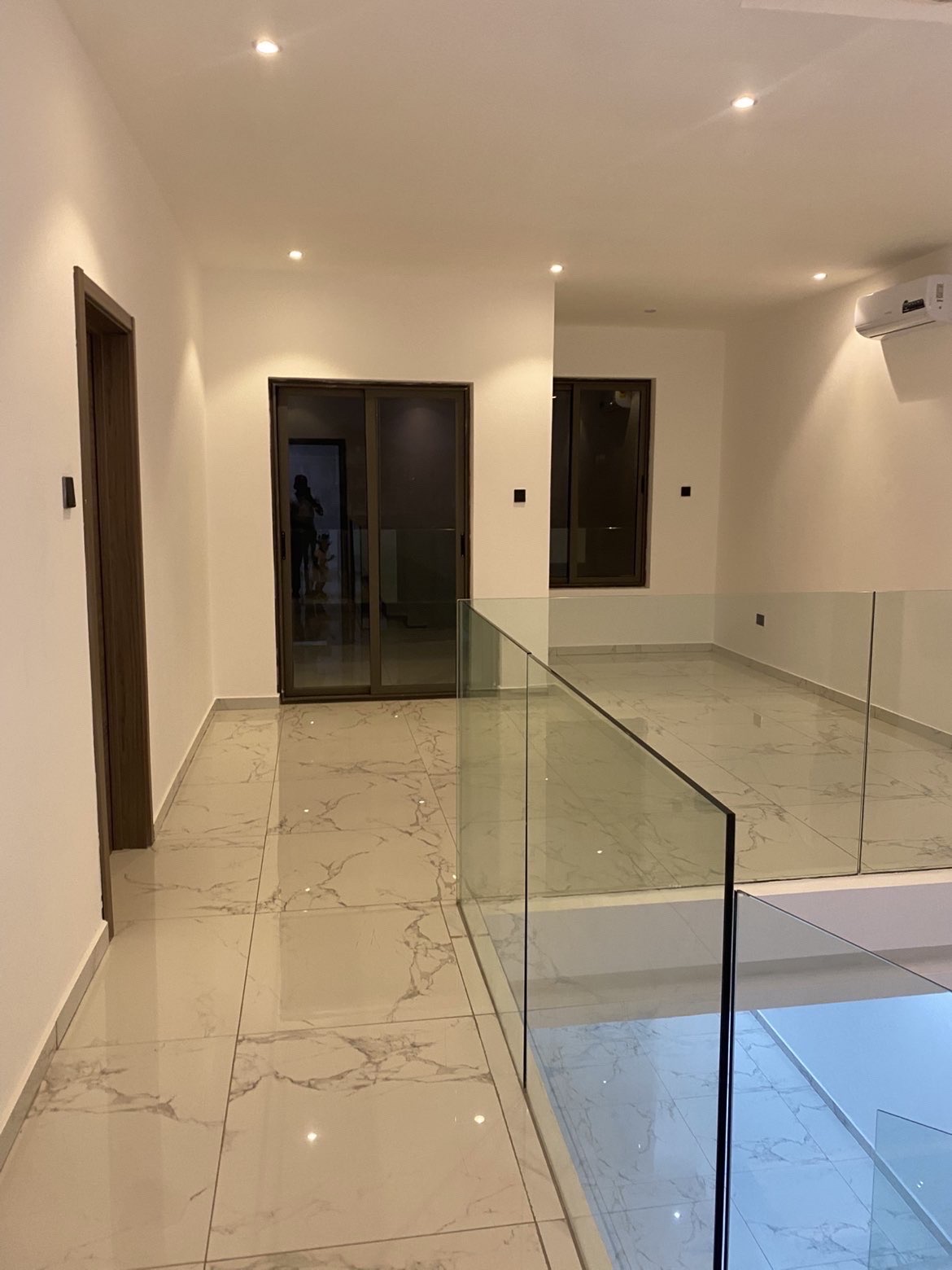 Elegant 4-bedroom House: Space, Style & Comfort