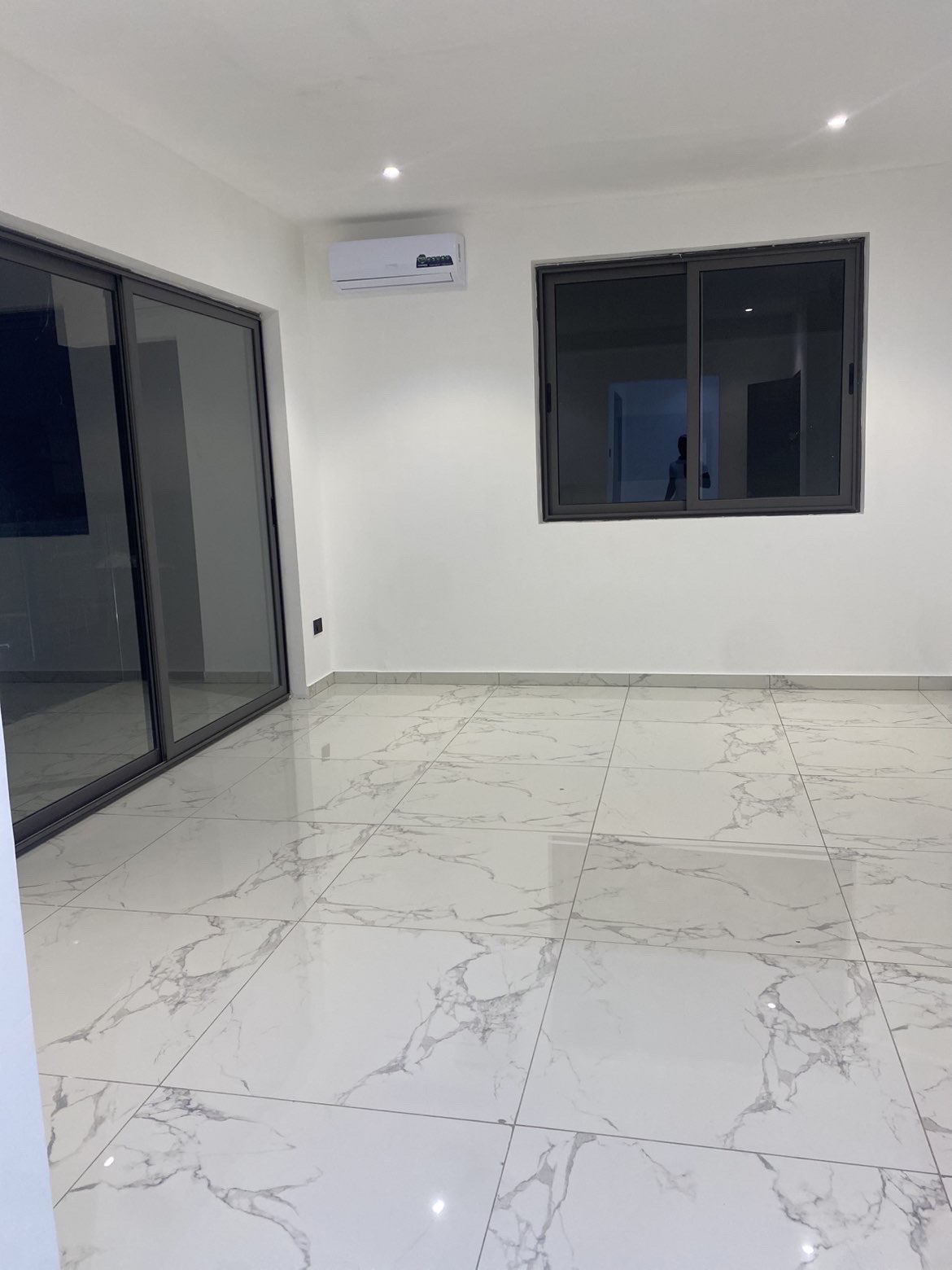 Elegant 4-bedroom House: Space, Style & Comfort