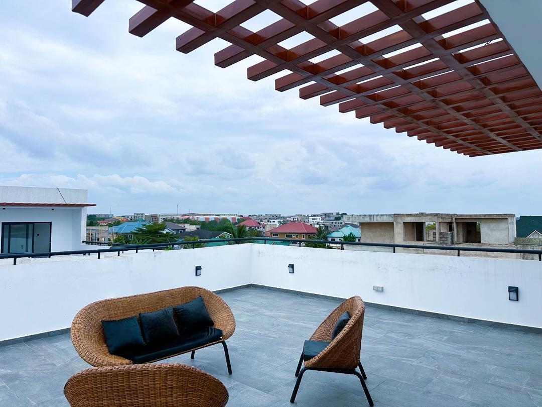 Artistic 3-Bed Townhouse w/ Pool & Gym