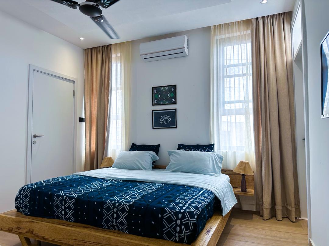 Artistic 3-Bed Townhouse w/ Pool & Gym