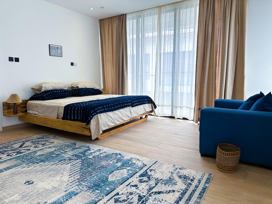 Artistic 3-Bed Townhouse w/ Pool & Gym