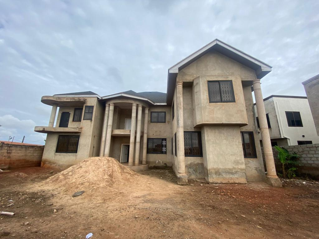 Spacious 6-Bedroom Luxury Home for Sale in East Legon Hills