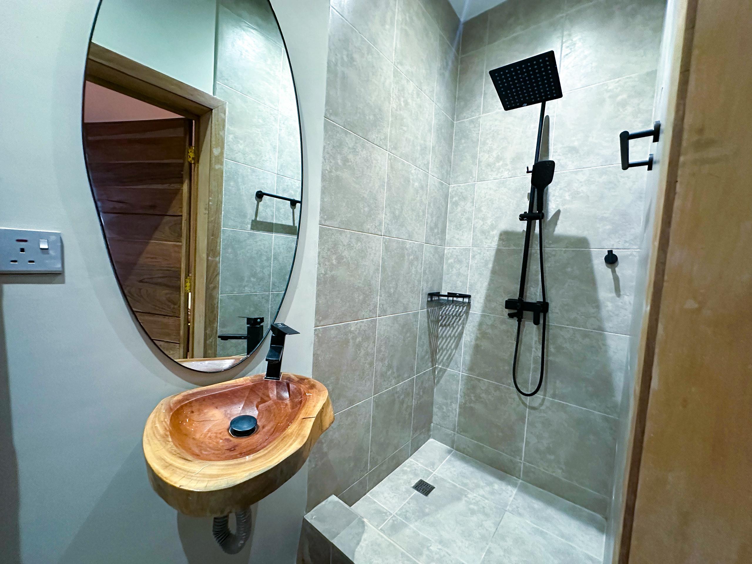 Executive 6-Bedrooms in Accra-Tse Addo