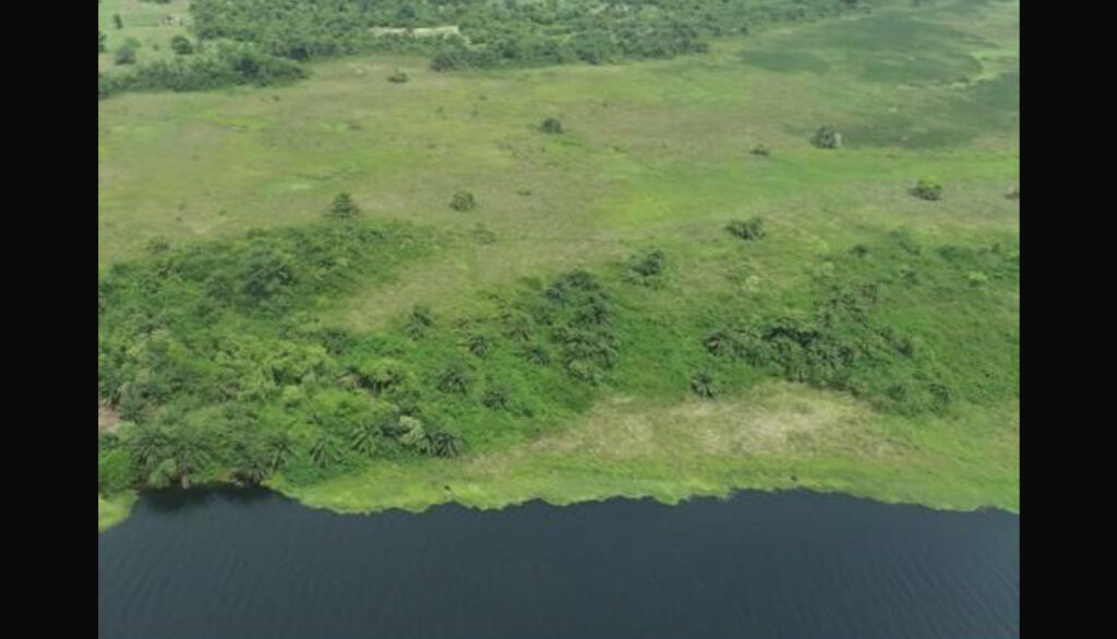 Lakeside land at akosombo for a lake house